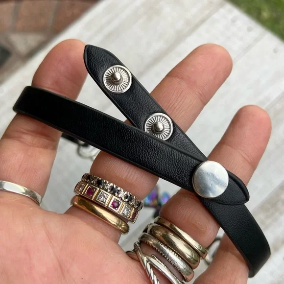 Druzy quartz choker . Rainbow iridescent druzy crystal quartz leather choker - Picture 6 of 12